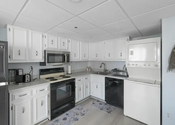 2 Bedroom Ocean Front With Heated Indoor Pool, Expansive Views Apartment